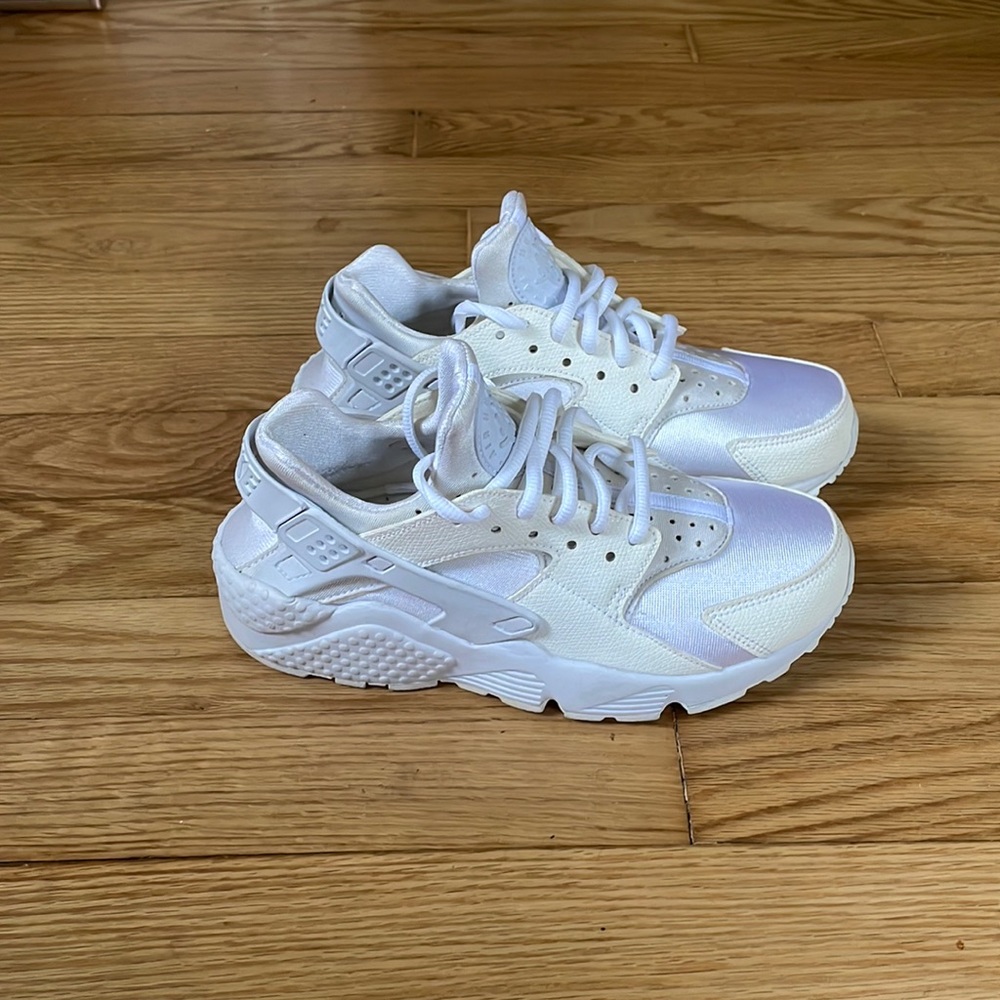 Nike Air Hurache brand new never worn white sneakers size 5